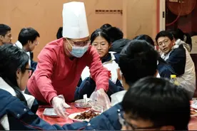 最温馨的表彰！衢州120名学生集体“吃席”，学校：这个活动要一直办下去图片