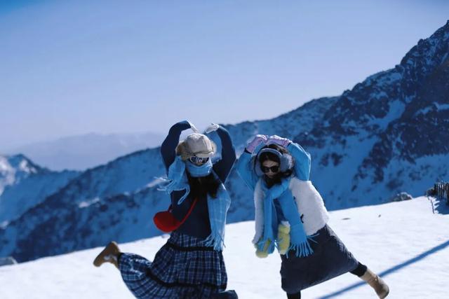刷屏预警｜达古冰川今日大雪！山上山下，一片纯白浸心脾