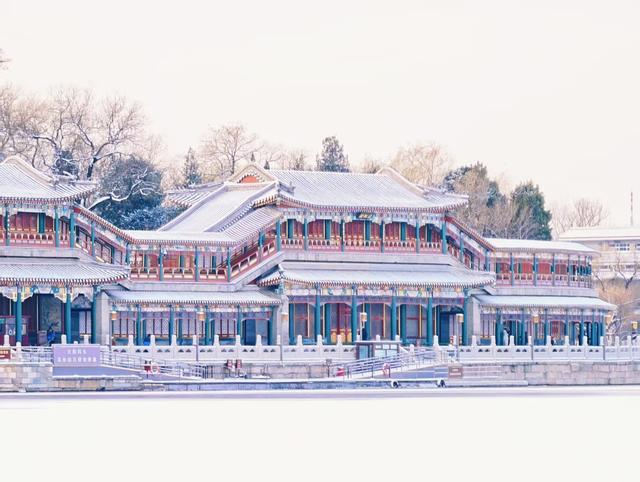 银装素裹美如画，这是初雪为北海公园写下的限定情诗