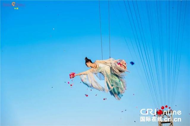 你好，龙亭丨千年汴梁“触手可及”，外国网红沉浸式体验“国潮”河南