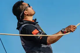 中国“独臂船长”徐京坤出战！全球最难航海赛事“旺代环球赛”今日启航｜封面头条图片