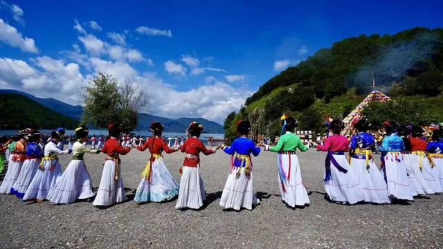 泸沽湖畔谱新章 文旅促“三交”│2025年凉山州首届泸沽湖转山转海节开幕式侧记