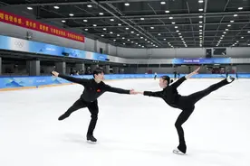 中国花滑队全力备战中国杯 双人、冰舞力争拿到世锦赛资格图片