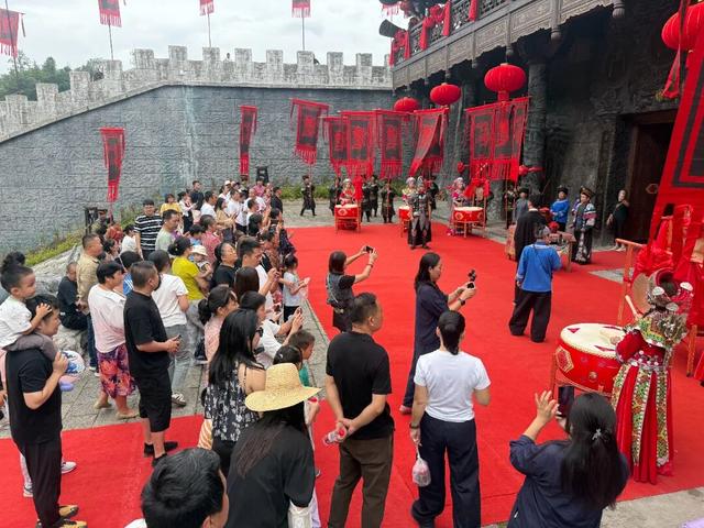 国庆中秋22.64万人次游龙山，只是预热！第四届湘西州旅发大会，邀您再相逢