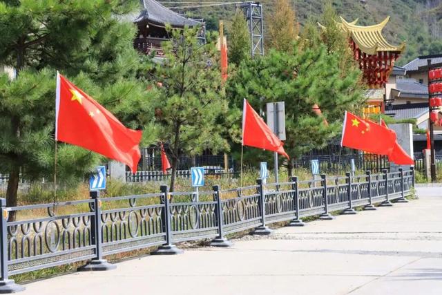 五台山景区“中国红”燃动国庆
