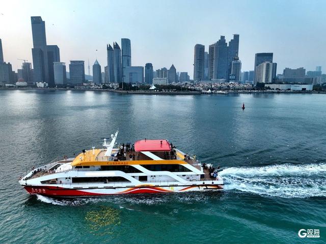 喂海鸥、赏夕照，青岛海上观光迎来最佳时节