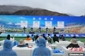 万亩梨花激活县域经济 逾34亿元项目在金川集中签约图片