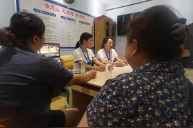党报记者一线蹲点｜社区书记贺敏的一天图片