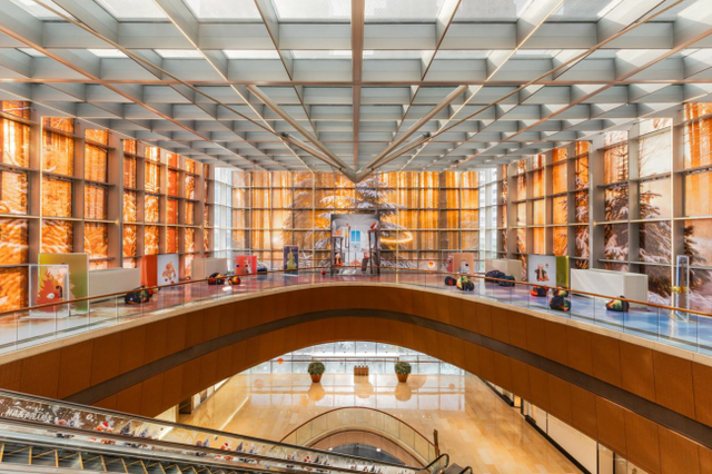 冬日绮幻巡礼开启：广州太古汇点亮“姜饼人的奇遇森林”