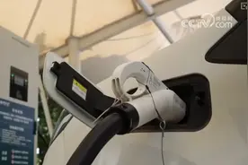 5公里充电圈、轨道充电机器人……马力全开！新能源车主出行体验持续提升图片