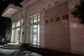 交了“管理费”还要交“场地费”，南山一小区停车收费引纠纷｜小区大件事图片