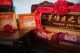 好样的！“硬核”小伙荣立二等功，乡亲盛装相迎……图片