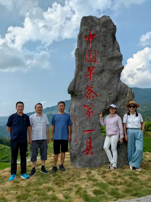旅居在普安 老友来相会