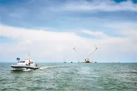 深中通道水域迎来“高朋” 全球单体容量最大的漂浮式风电平台安全通过图片