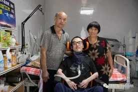 “坚强卓君”与渐冻症抗争的32年图片