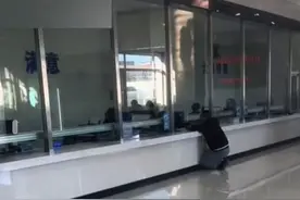 天津一检测中心被曝现“丁义珍式”窗口！回应称已配两把椅子图片