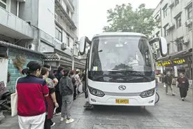 健康证办理服务“前移”户部巷 500商户家门口享“一站式”便利图片