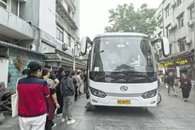 健康证办理服务“前移”户部巷 500商户家门口享“一站式”便利图片