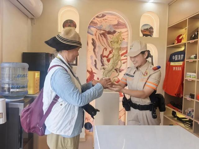 敦煌“九色鹿”女子消防服务队：为平安敦煌注入巾帼力量