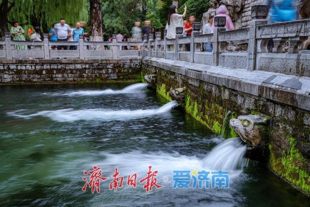 一年四季 泉在济南丨济南黑虎泉水位攀升，夜景迷人引客来
