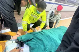 患病旅客乘车，列车暖心护送图片