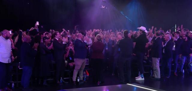 特斯拉造出终结者之手，马斯克要挣1000000000000美元