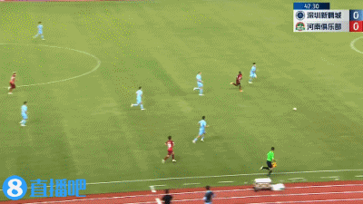 门将被直红罚下！深圳门将彭鹏出击铲倒阿奇姆彭，VAR改判红牌图片