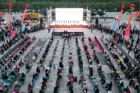 第一届全国全民健身大赛（西北赛区）民族广场舞比赛在高台举行图片