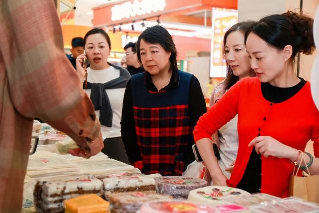 颛桥糕会现场探报！能买能玩有折扣，周末还有→