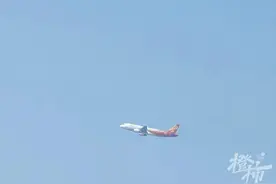 “行李舱居然着火，火都蹿起来了，大家接力用瓶装水灭火……”杭州乘客讲述亲历飞机起火现场图片