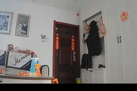 家中进了陌生女人，屋主：等等！她咋这么眼熟？图片