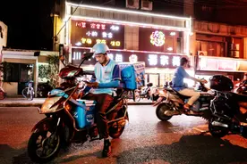 重庆游客外卖订单量环比涨超50%，饿了么联合多品牌推出特色服务图片