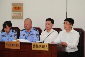 落实行政机关行政应诉常态化制度化，黄浦区举行行政机关负责人出庭、旁听、讲评“三合一”活动图片