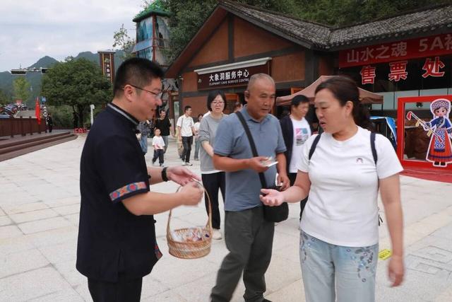 用诚意和服务“宠客” 巴山大峡谷“双节”实现游客和收入“双增长”