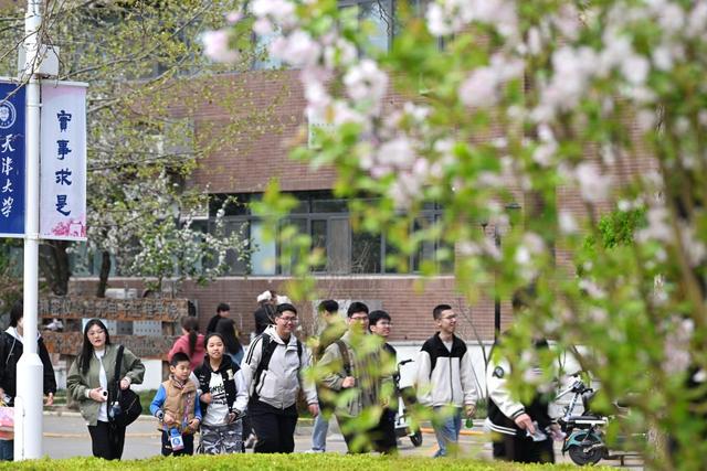 时光相册丨从中国第一批本科生毕业、第一张大学毕业文凭……看百卅天大的“第一”印记