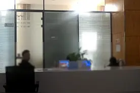 评论丨服务窗口人员“生理性打盹”为什么不该被理解？图片