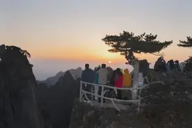 清明假期黄山迎客超9.5万 四海游人尽享春日美景图片