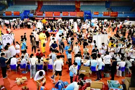 创意见面礼+仪式感！北京大学3000余名新生报到！图片