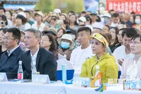 “奔赴山海 一路向西”2025浙江援青精神探秘之旅暨格尔木文创产品发布会举行图片