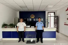 白鹭“落难”，警民联合救助图片