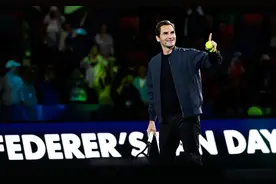 重返上海与李娜、张之臻同框，费德勒很享受退役后的生活图片