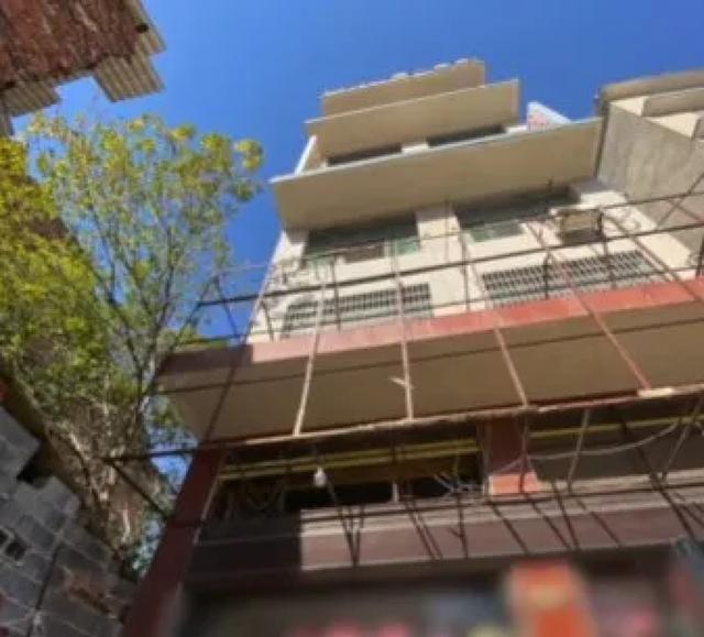 “情侣先后坠楼	”男方家属索赔超百万元！律师解读：若女方家被证实未及时救治等，或部分担责