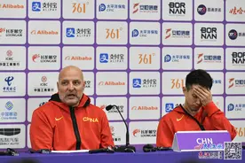 男篮赛后发布会 姚明现身道歉图片