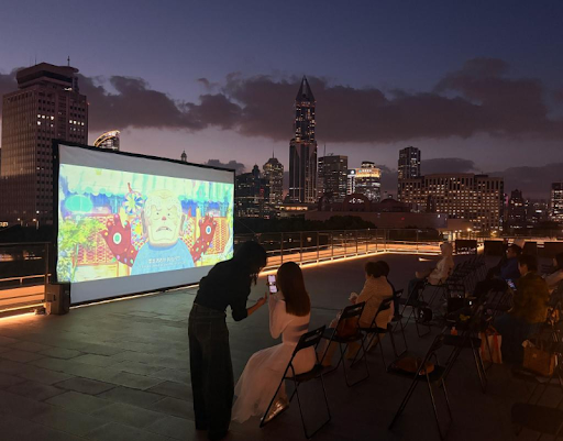 秋日露台主义正当时，看一场夕阳落进梧桐海