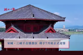 宜都三峡千古情景区即将开业 长江、清江交汇处灯光闪耀图片