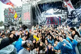 冲上热搜！女主持人含泪控诉图片