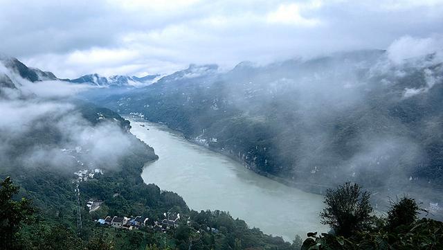 汤朔梅：在神农架