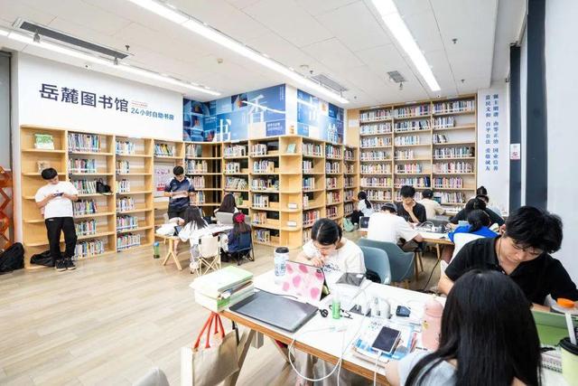 新华社聚焦长沙丨用品质文化生态点亮城市夜生活