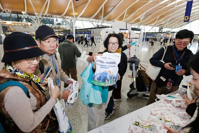 “冬游日喀则”首航包机启航 上海援藏助推雪域高原文旅产业高质量发展