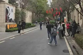 极目新闻实探电影票房冠军《哪吒2》制作公司：现场国际友人赞誉，打卡影迷力挺导演减压前行图片